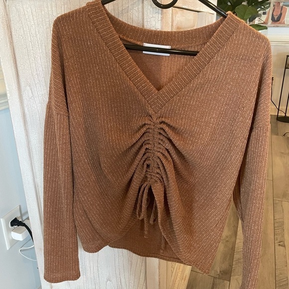 - Brown lightweight sweater - Picture 5 of 5